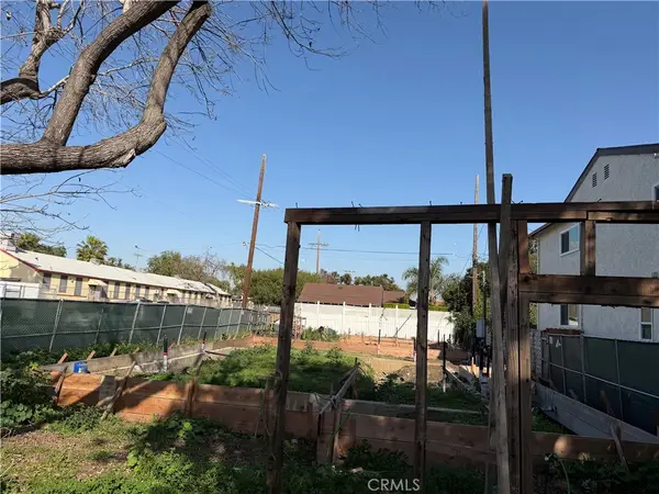 3744 Rosewood Avenue, Los Angeles, CA 90066