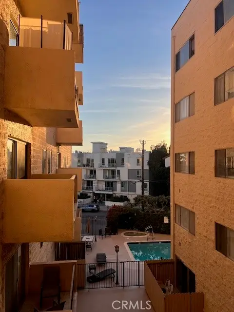 622 S Barrington #302, Los Angeles, CA 90049 - #2