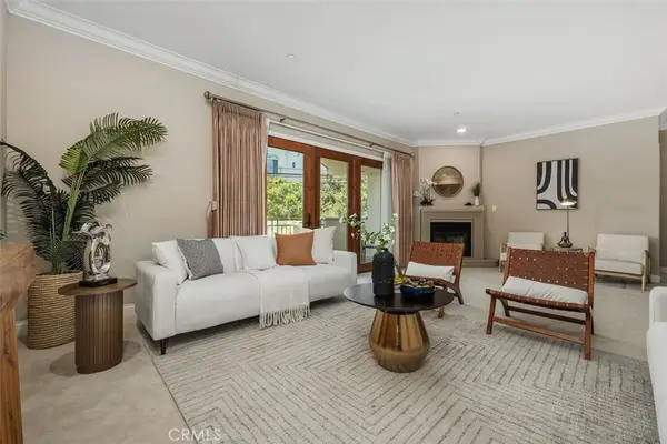 11863 Darlington, Los Angeles, CA 90049