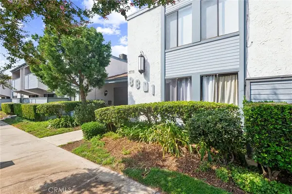 8801 Independence #19, Canoga Park, CA 91304