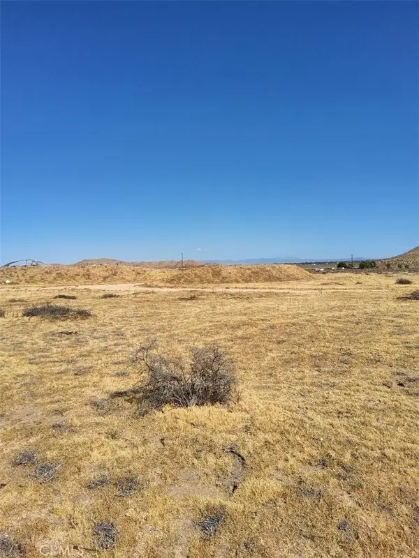 255 W Avenue N, Palmdale, CA 93551