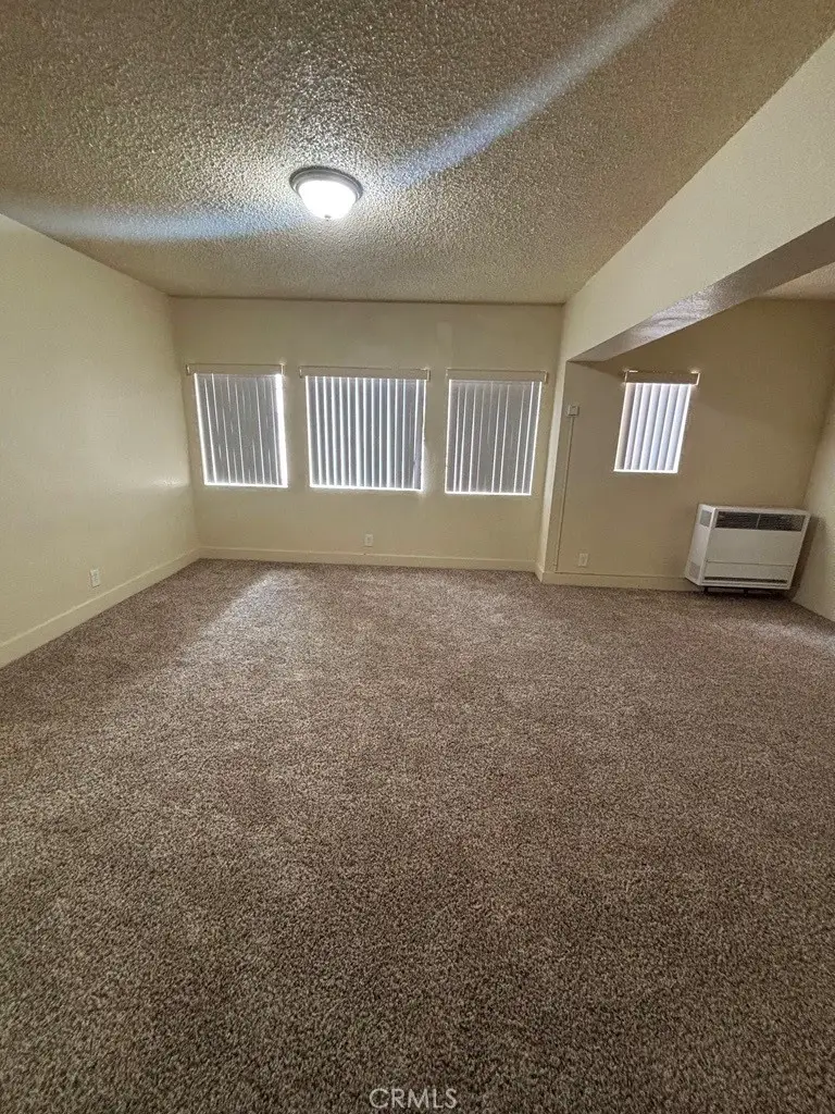 811 W 40th, Los Angeles, CA 90037 - #2