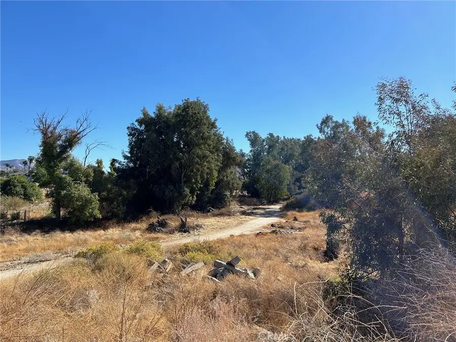 26185 Pleasant Avenue, Hemet, CA 92544 - Image #2