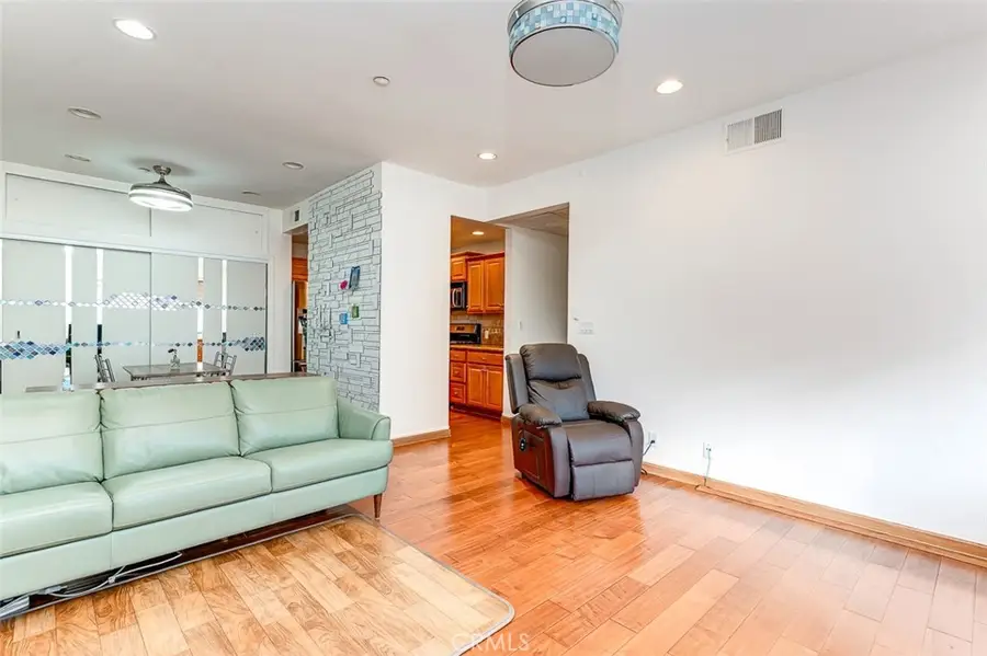 533 S St Andrews Place #104, Los Angeles, CA 90020 - #3