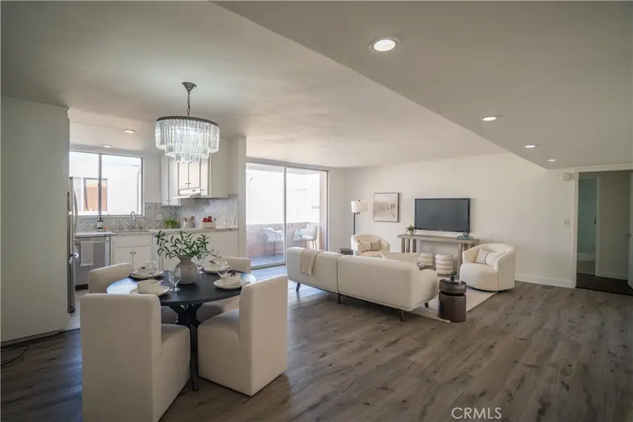 5429 Newcastle #301, Encino, CA 91316 - Image #3