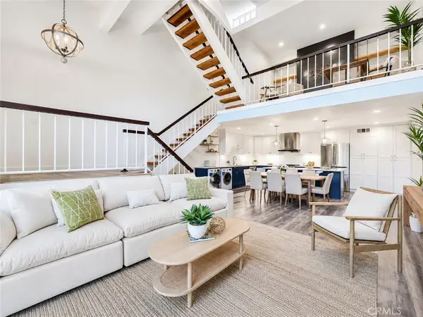 984 Granville, Los Angeles, CA 90049
