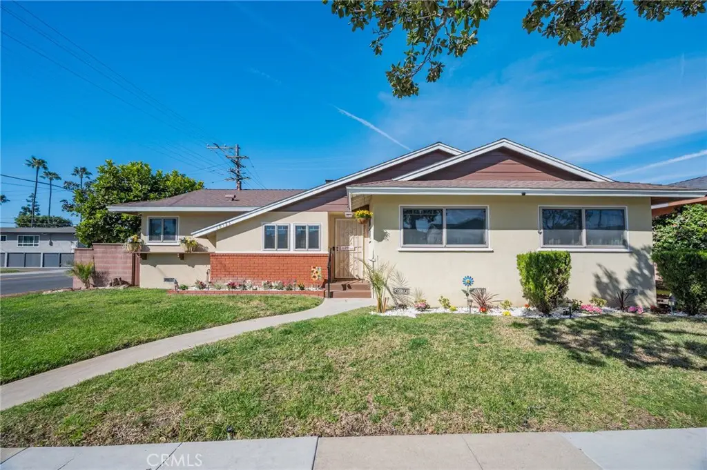 10725 S 8th Avenue, Inglewood, CA 90303 - #1
