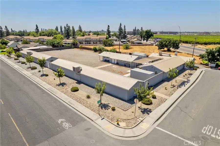 638 W Kern, Dinuba, CA 93618 - #2