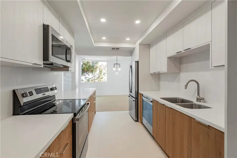 2385 Roscomare #F16, Los Angeles, CA 90077 - Image #2