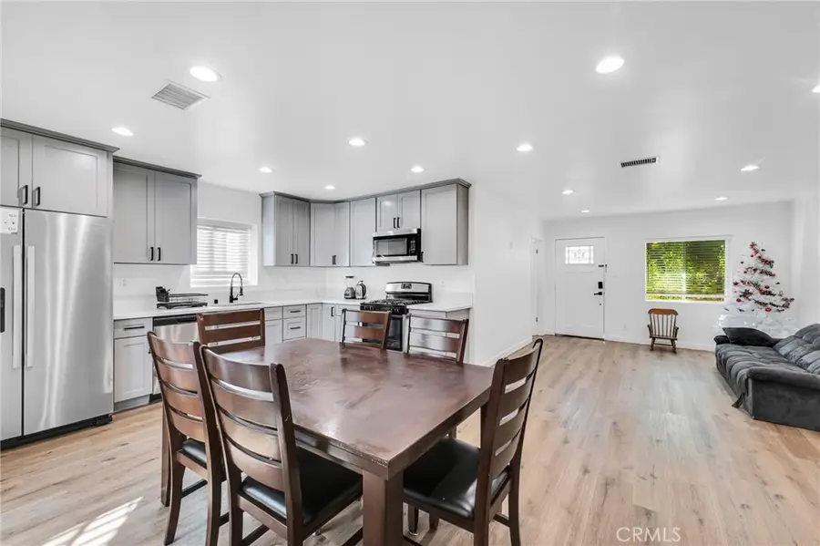 6118 Ethel Avenue, Valley Glen, CA 91401 - Image #3