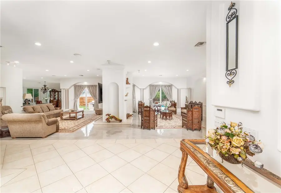 5206 Topeka Drive, Tarzana, CA 91356 - #2