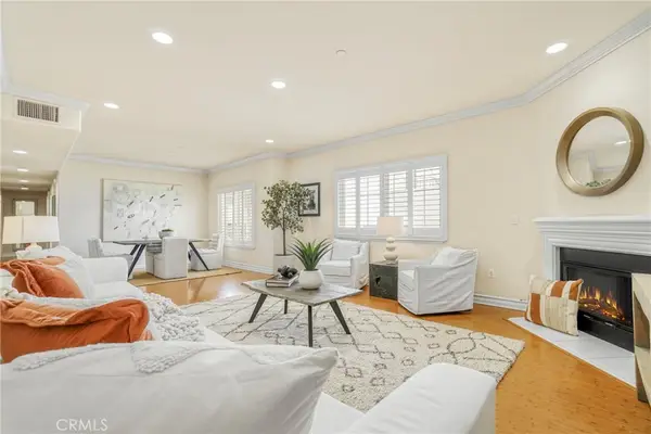 11923 Darlington Avenue #302, Los Angeles, CA 90049