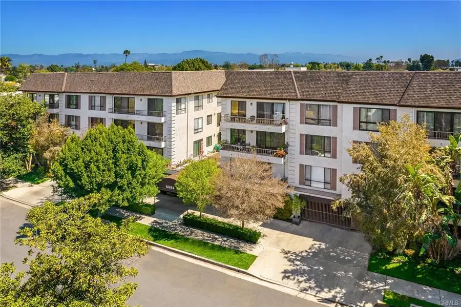 4454 Ventura Canyon Avenue #304, Sherman Oaks, CA 91423 - Image #2