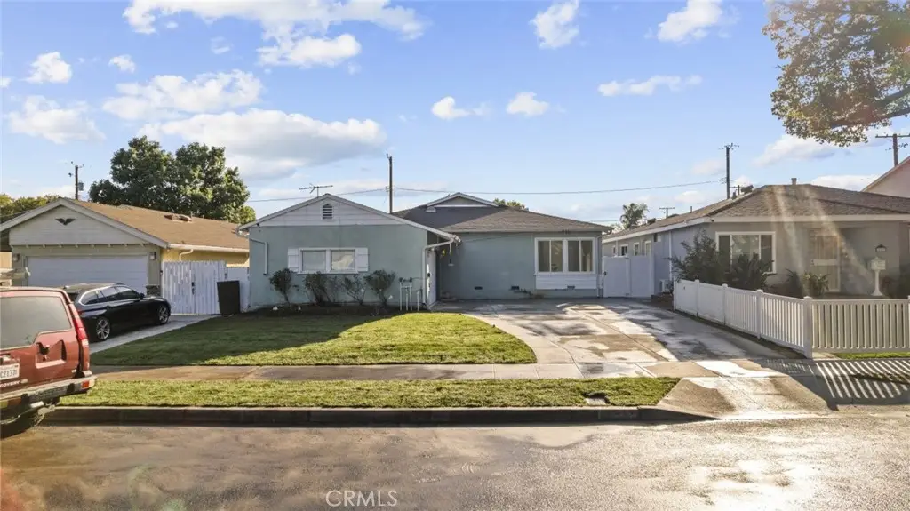 325 N Glenwood Place, Burbank, CA 91506 - Image #1