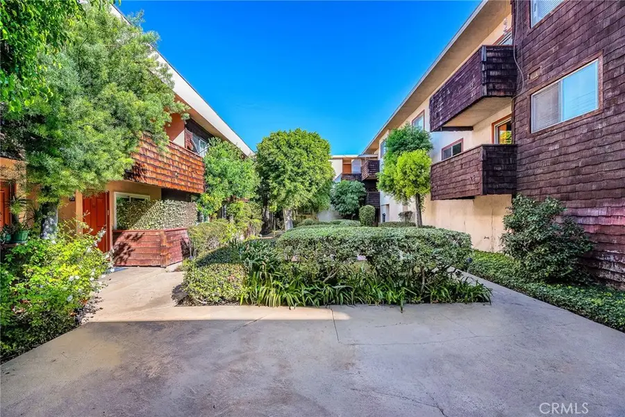 5414 Newcastle Avenue #33, Encino, CA 91316 - Image #2