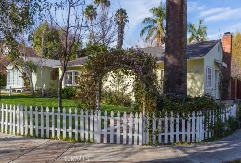 5223 Alhama Drive, Woodland Hills, CA 91364 - Image #2