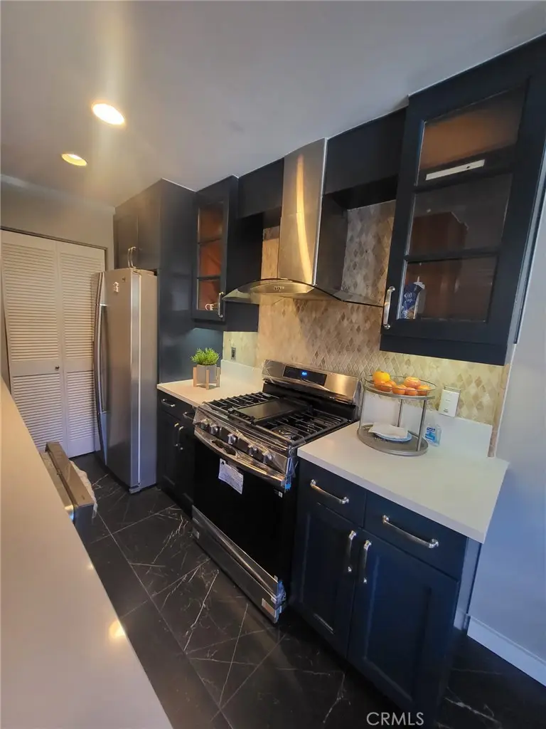 1154 S Barrington Avenue #103, Los Angeles, CA 90049 - Image #3