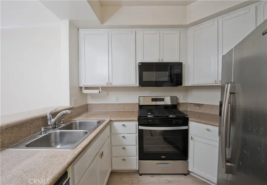 22809 Del Valle Street #8, Woodland Hills, CA 91364 - #2