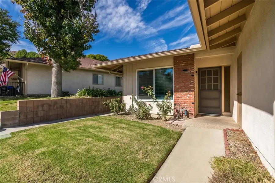 26751 Winsome Circle, Newhall, CA 91321 - Image #2