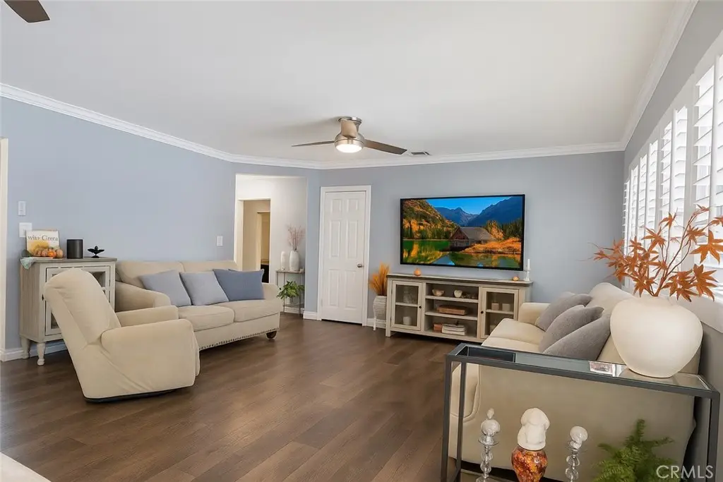 19122 Vanowen St, Reseda, CA 91335 - Image #1