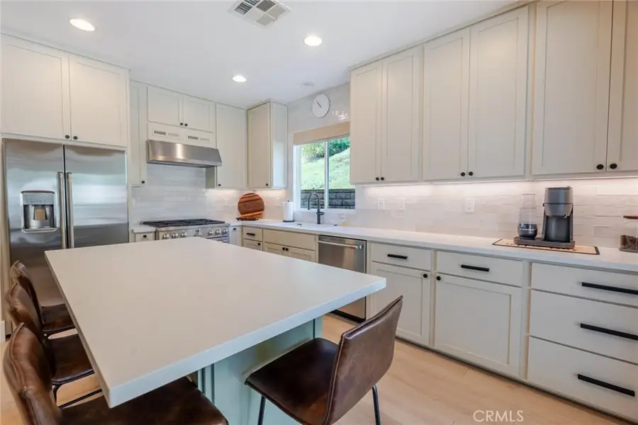 28626 Natalie Lane, Saugus, CA 91390 - Image #3