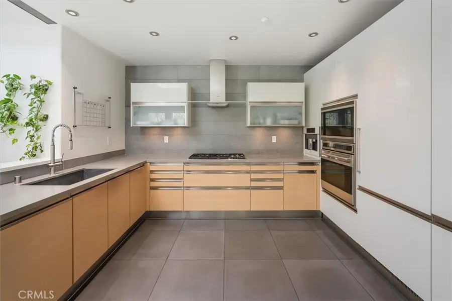 27017 Fairway Ln, Valencia, CA 91381 - Image #3