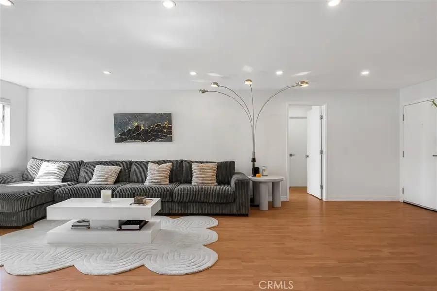 18530 Hatteras Street #213, Tarzana, CA 91356 - Image #2