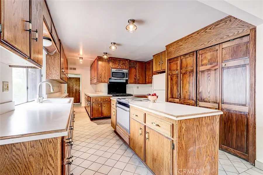 23403 Lake Manor Drive, Chatsworth, CA 91311 - Image #2