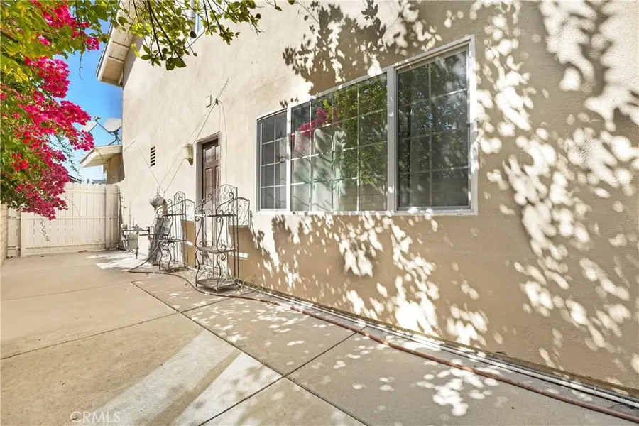 7428 Bothwell Rd, Reseda, CA 91335 - Image #2