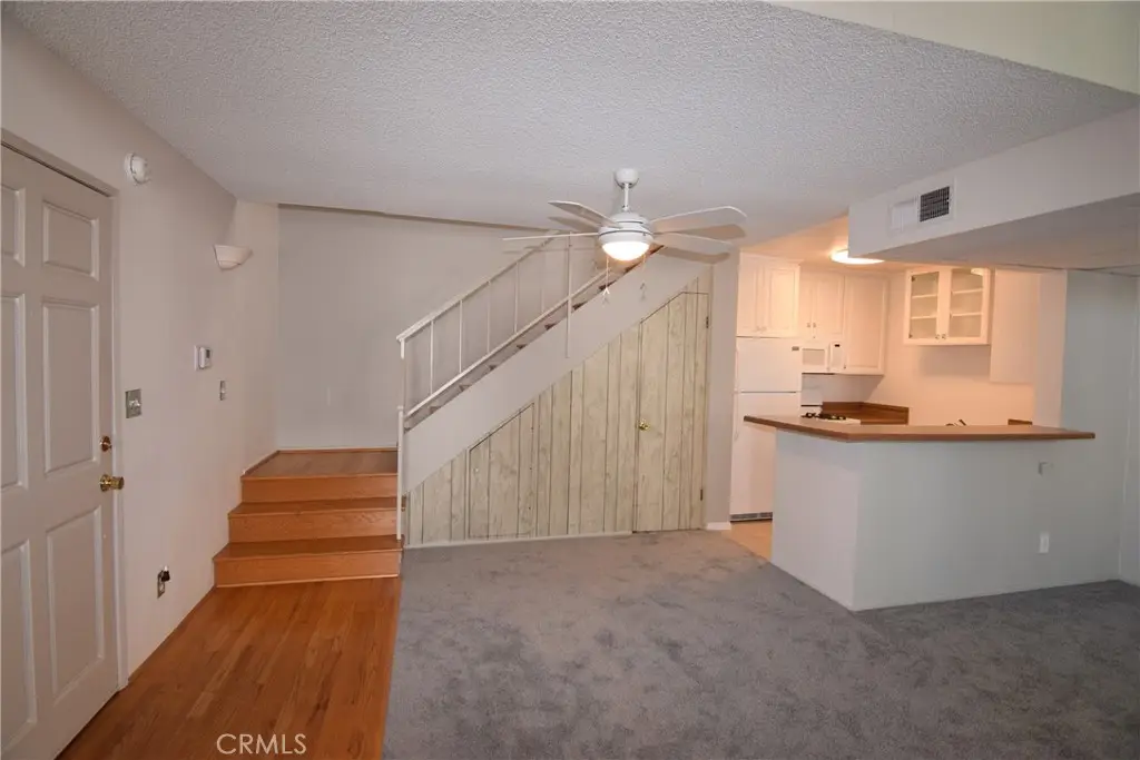18645 Hatteras Street #211, Tarzana, CA 91356 - Image #1