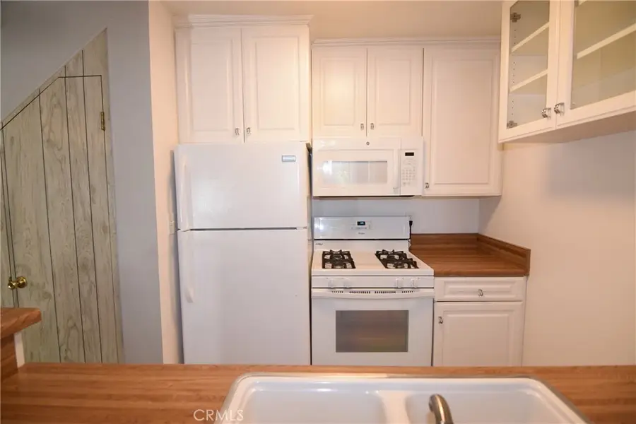 18645 Hatteras Street #211, Tarzana, CA 91356 - Image #2