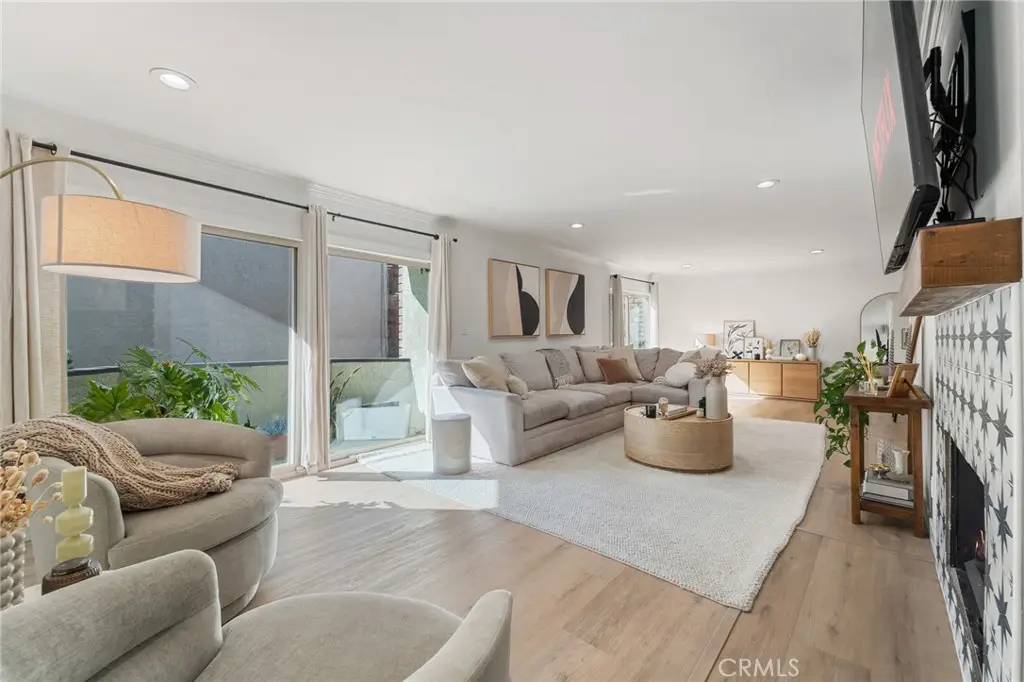 5440 Lindley #201, Encino, CA 91316 - Image #1