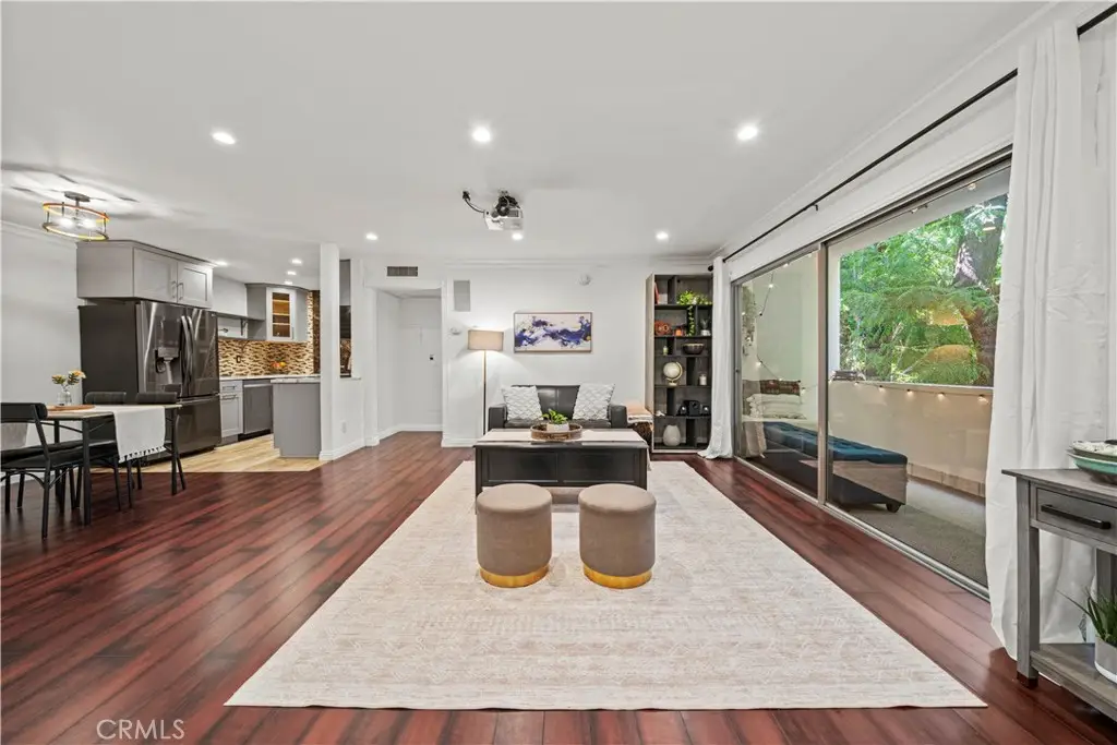 5215 Balboa Boulevard #203, Encino, CA 91316 - Image #1