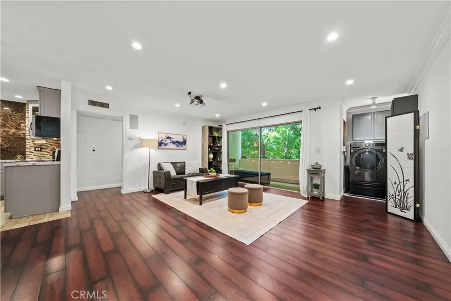 5215 Balboa Boulevard #203, Encino, CA 91316 - Image #2