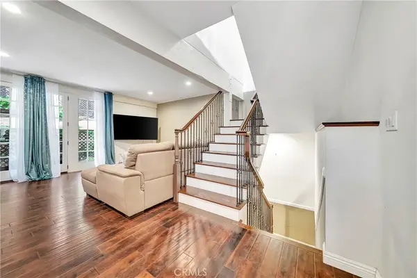 24420 Victory #5, Woodland Hills, CA 91367