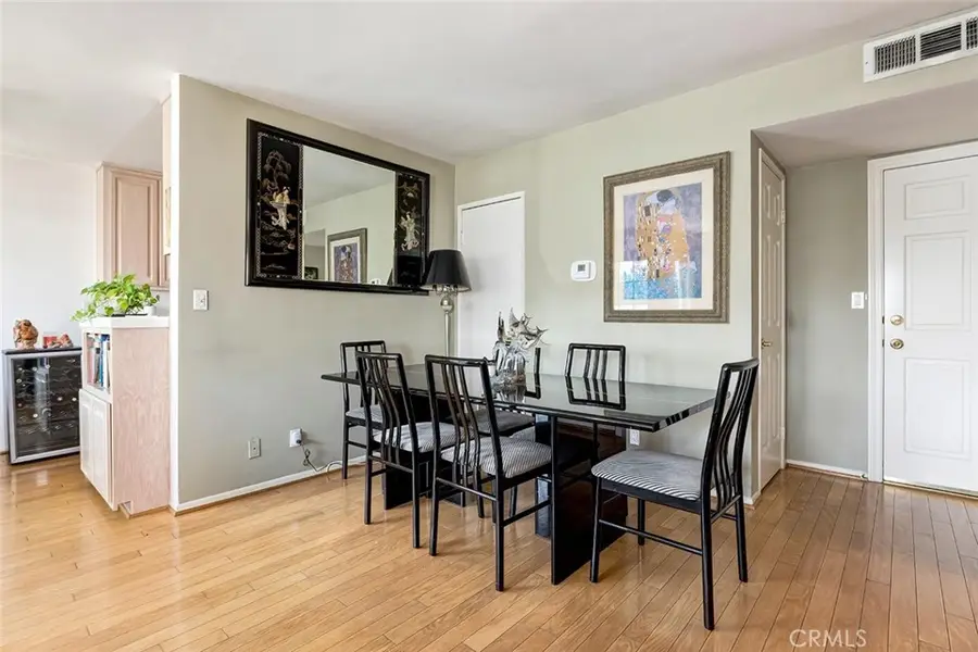 4140 Warner #205, Burbank, CA 91505 - Image #2