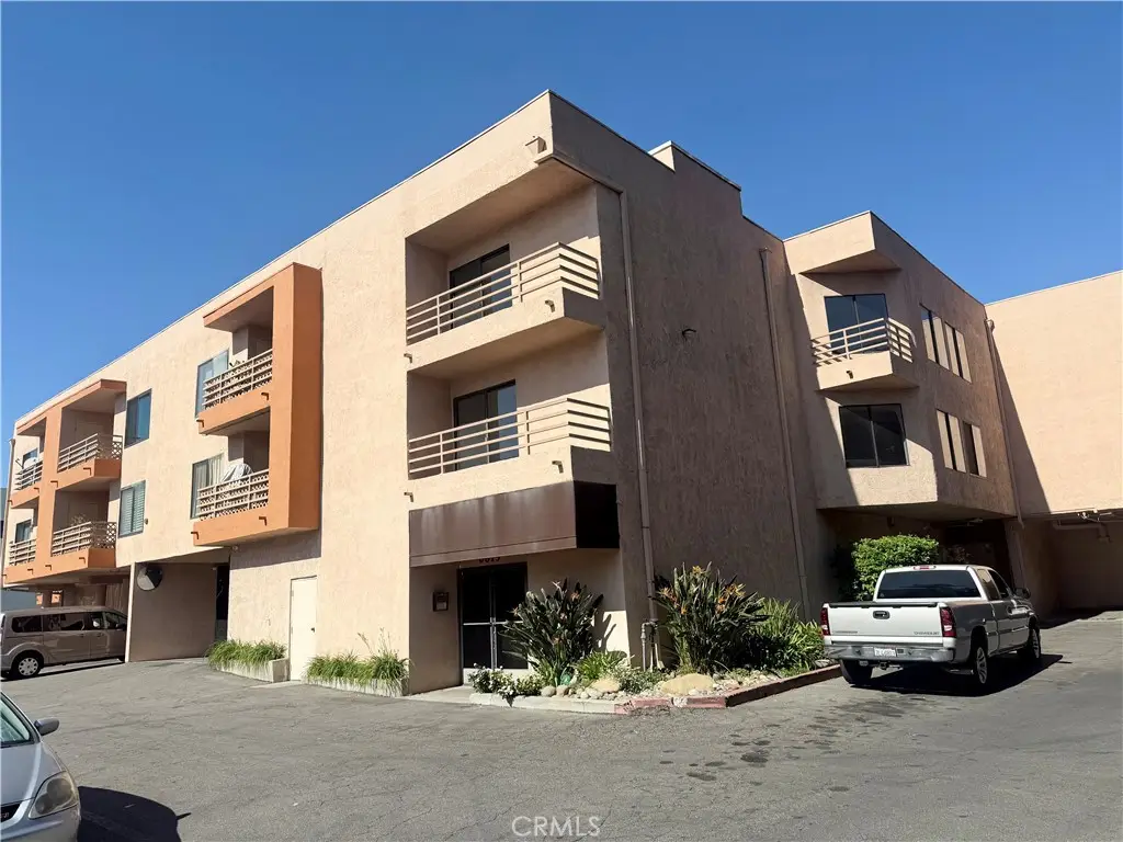 6815 Remmet #122, Canoga Park, CA 91303 - Image #1