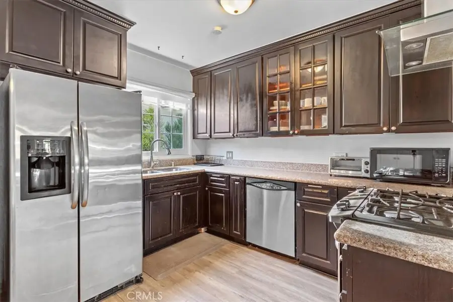 17900 Hatteras St, Encino, CA 91316 - Image #3