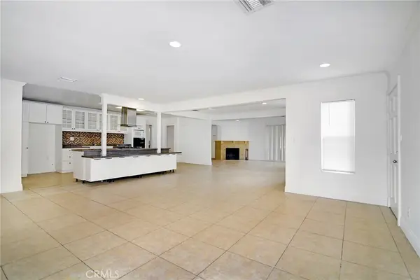 19324 Victory Boulevard, Reseda, CA 91335