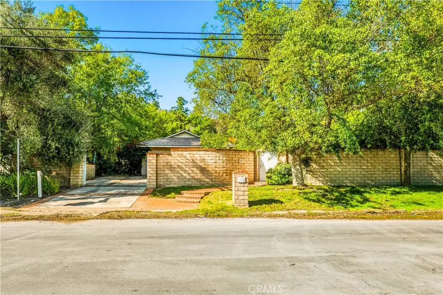 5433 Shirley Avenue, Tarzana, CA 91356 - Image #2