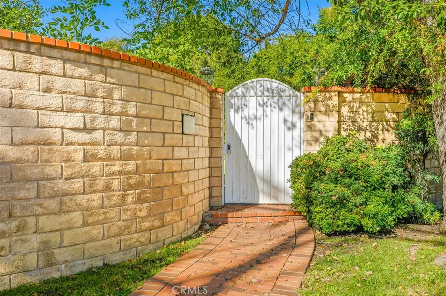 5433 Shirley Avenue, Tarzana, CA 91356 - Image #3