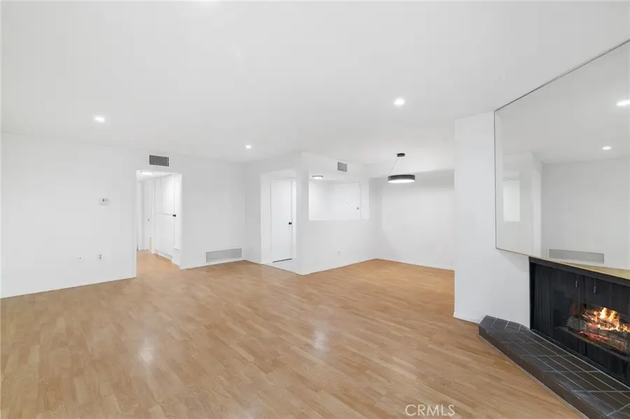 15070 Victory Boulevard #103, Van Nuys, CA 91411 - Image #2