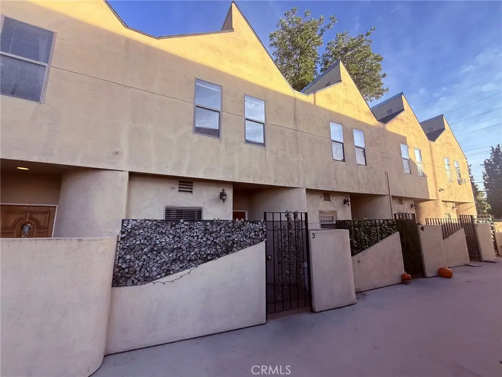 14256 Victory Boulevard #3, Van Nuys, CA 91401 - Image #1