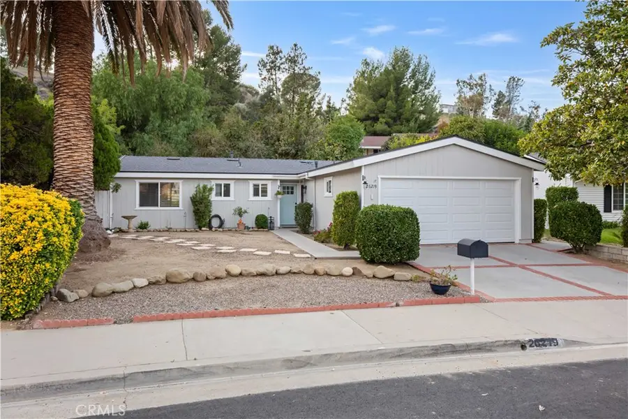 26219 Larkhaven Place, Newhall, CA 91321 - Image #2