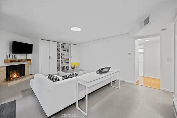 14960 Victory #102, Van Nuys, CA 91411