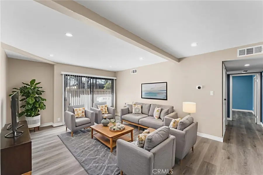 15511 Sherman Way #1, Van Nuys, CA 91406 - Image #2
