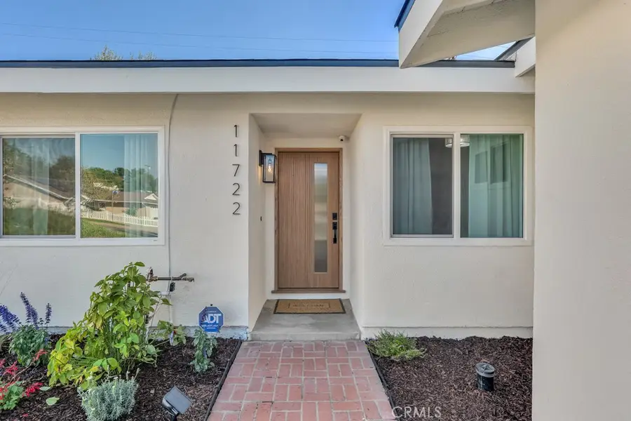 11722 Hayvenhurst, Granada Hills, CA 91344 - Image #3