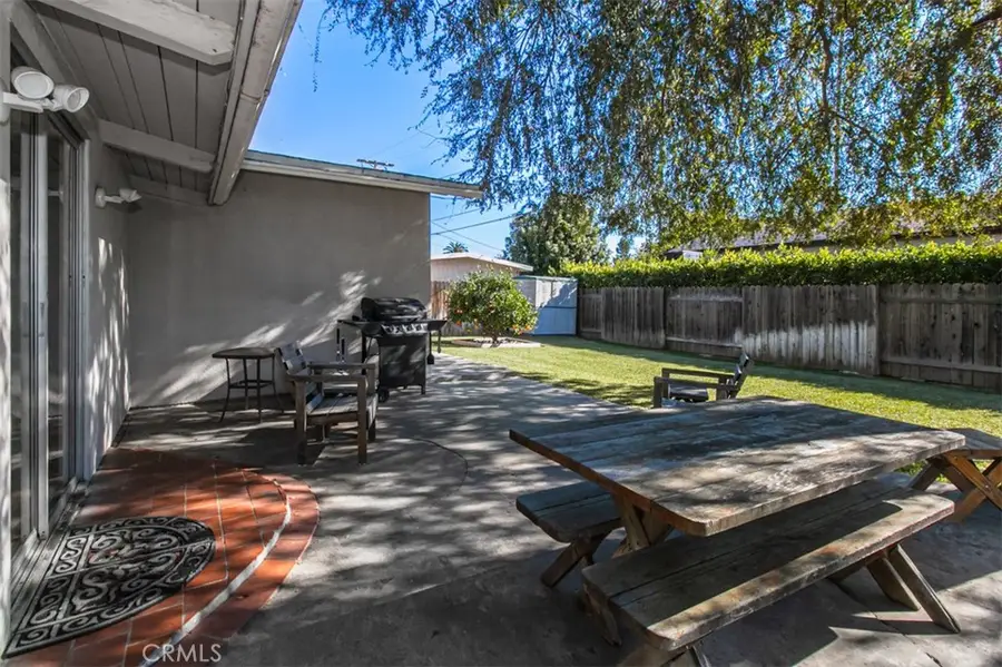 19462 Arminta, Reseda, CA 91335 - Image #2