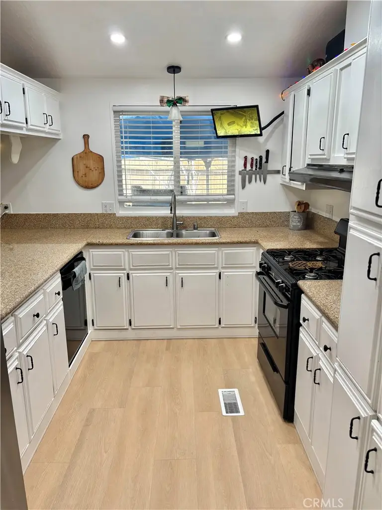 27635 Peridot, Castaic, CA 91384 - Image #3