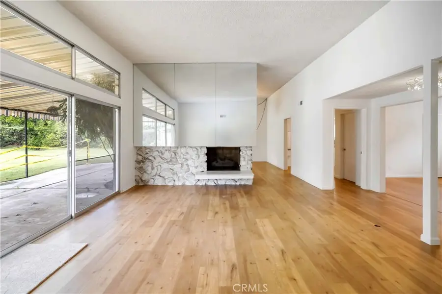 9827 Lasaine, Northridge, CA 91325 - Image #2